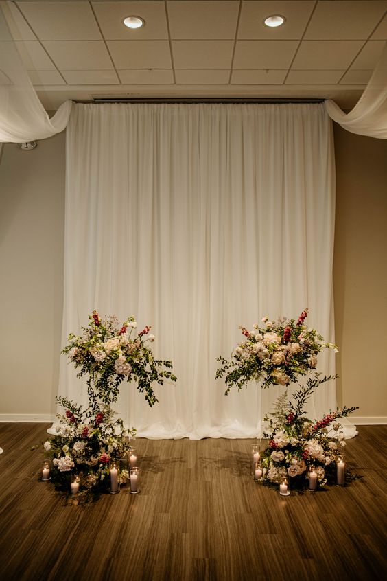 Indoor ceremony florals - Photo by Samantha Rickman Photography